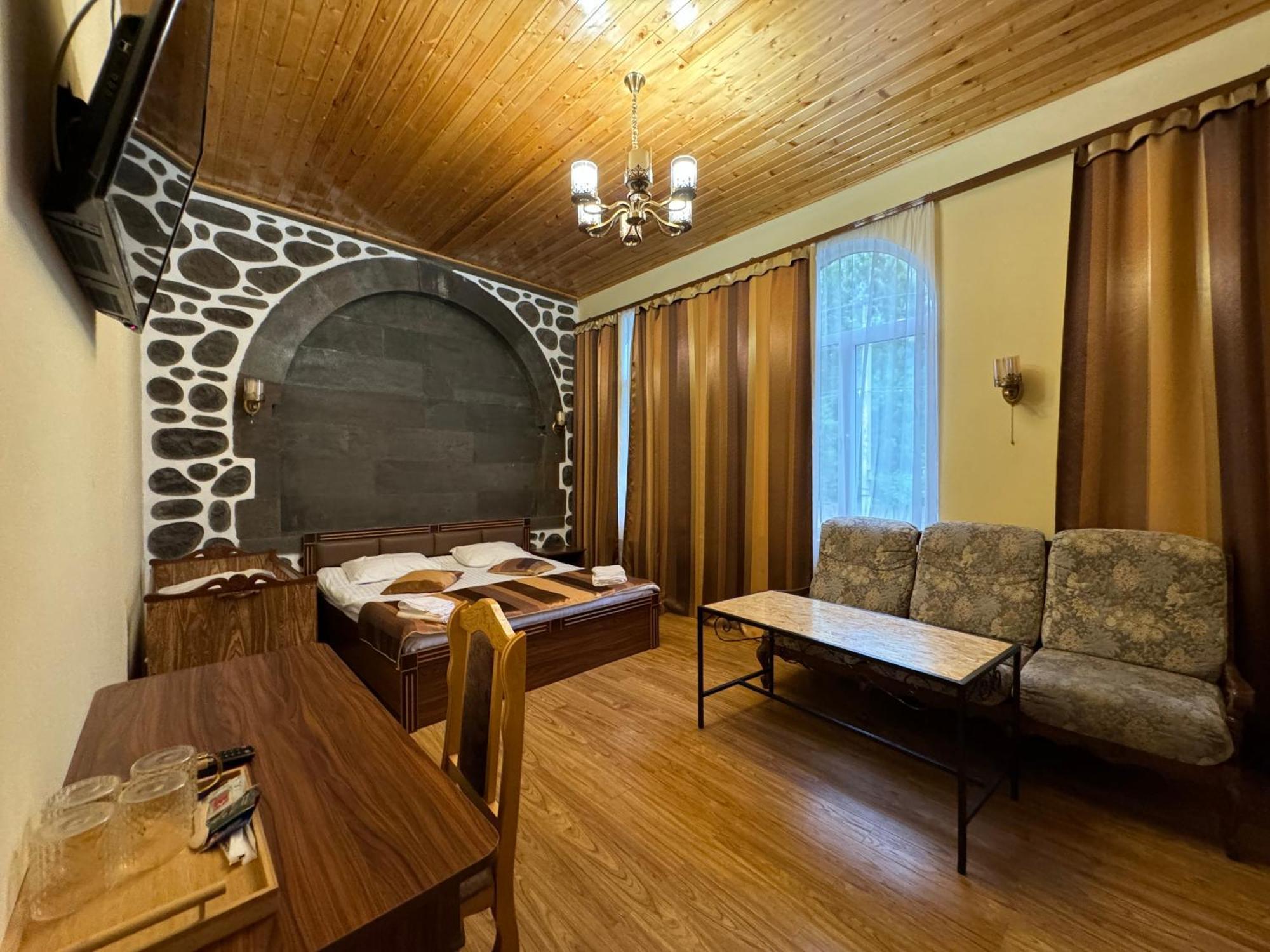 Kirch Hotel & Restaurant Goris Exteriör bild